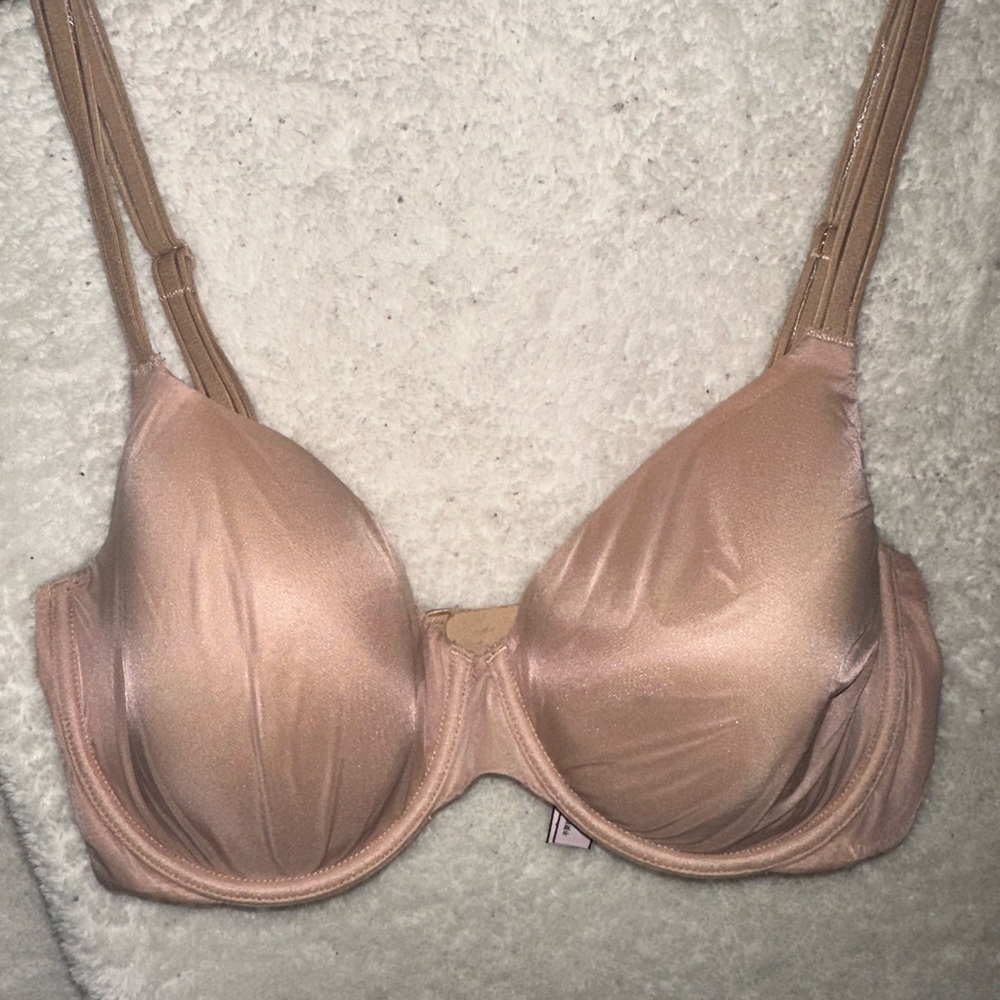 Gently used Victorias secret lined perfect coverage size 34DD bra.